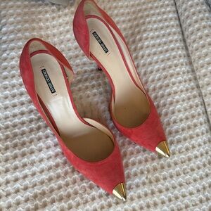 Giorgio Armani - Coral Pink heels with gold tip pointed toe - 39.5
